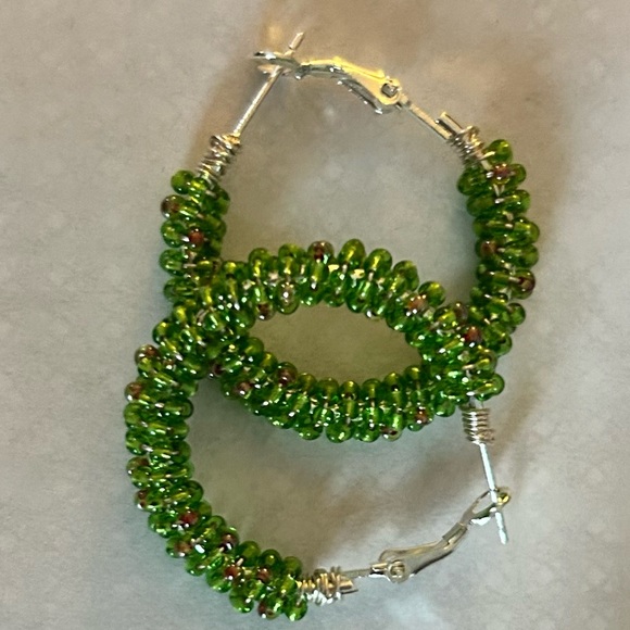 Hand-Beaded 1” Green Hoop Earrings NWOT - Picture 2 of 2